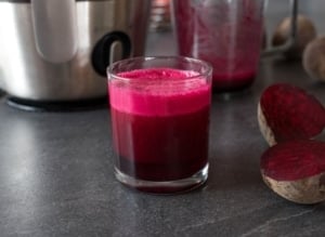 Beetroot Juice: 7 benefits, 4 side effects & 4 uses (+Recipe)