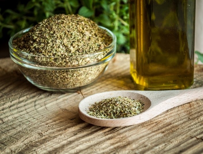 5 Health Benefits of Oregano & 5 Side Effects (+ Tips for Uses)