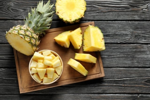 11 Pineapple Benefits And 4 Side Effects (+ Nutrition Facts)